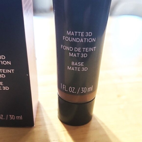 Mary Kay Timewise Matte 3D Foundation Bronze W 150, 1 oz/30 ml - Picture 2 of 5